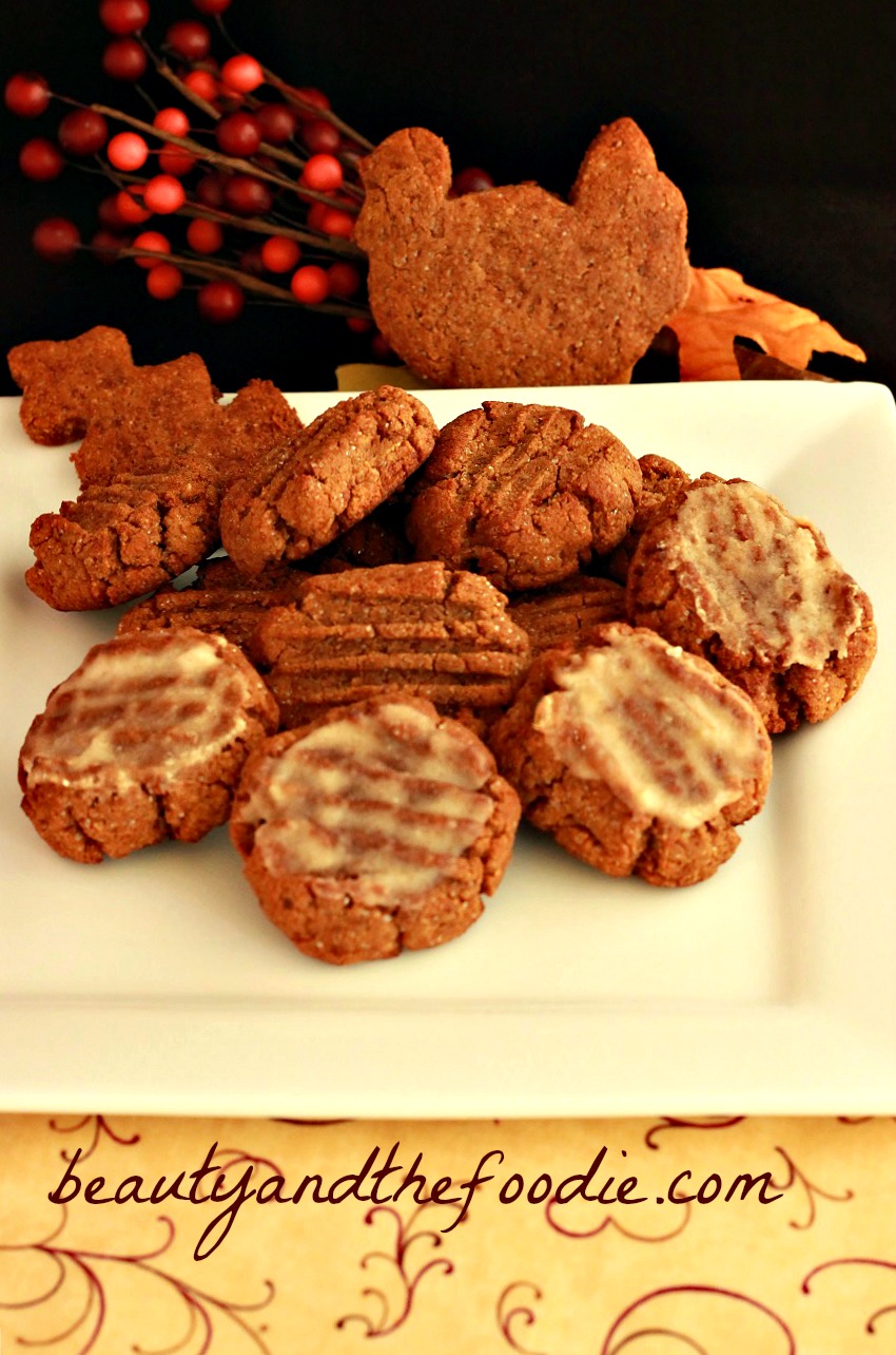 Paleo Iced Gingerbread Cookies/ beautyandthefoodie.com